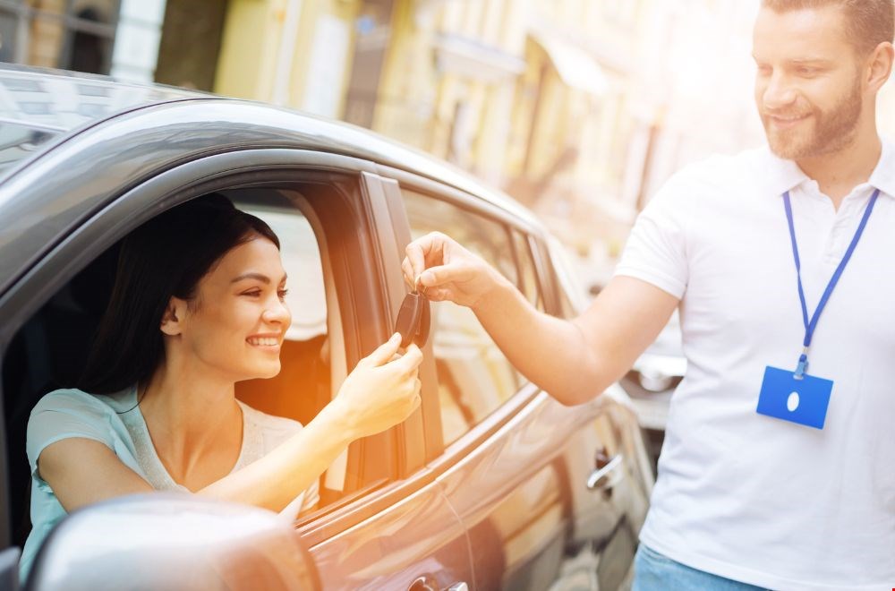 Overweeg een hybride auto! Overweeg een hybride auto!